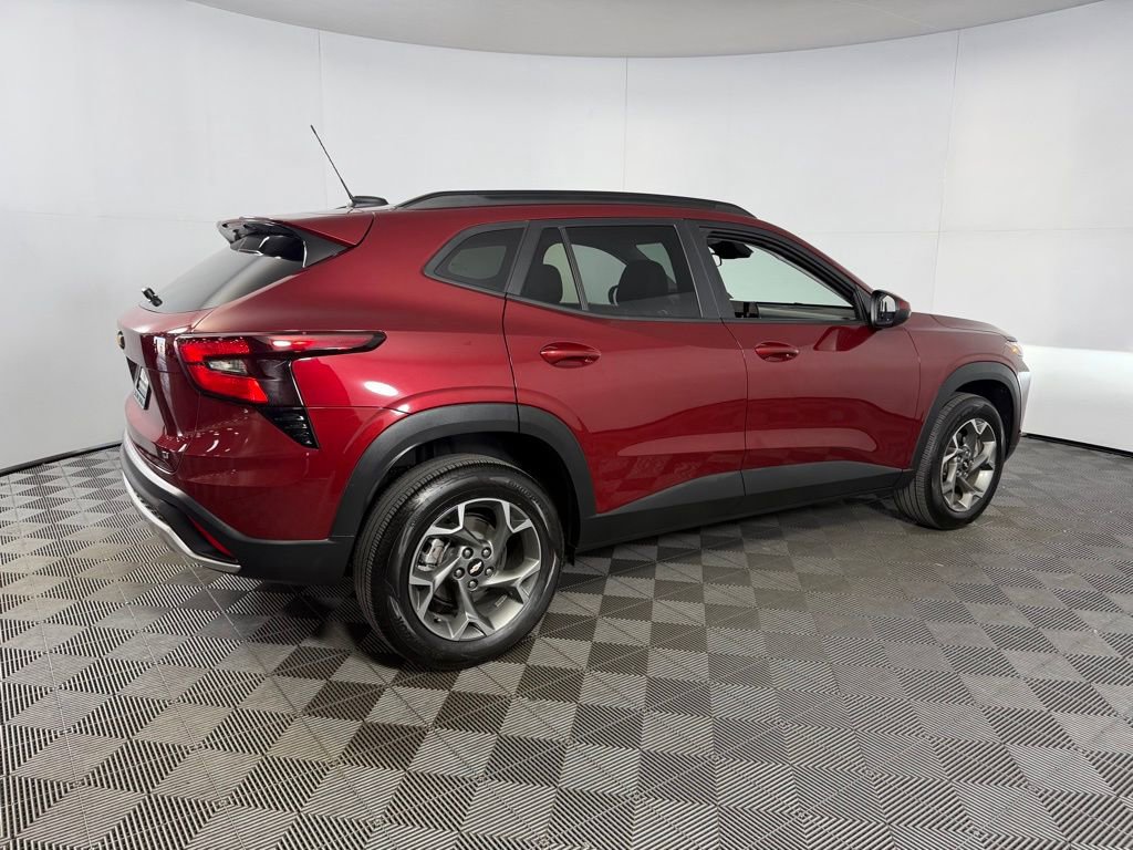Used 2025 Chevrolet Trax LT image 4