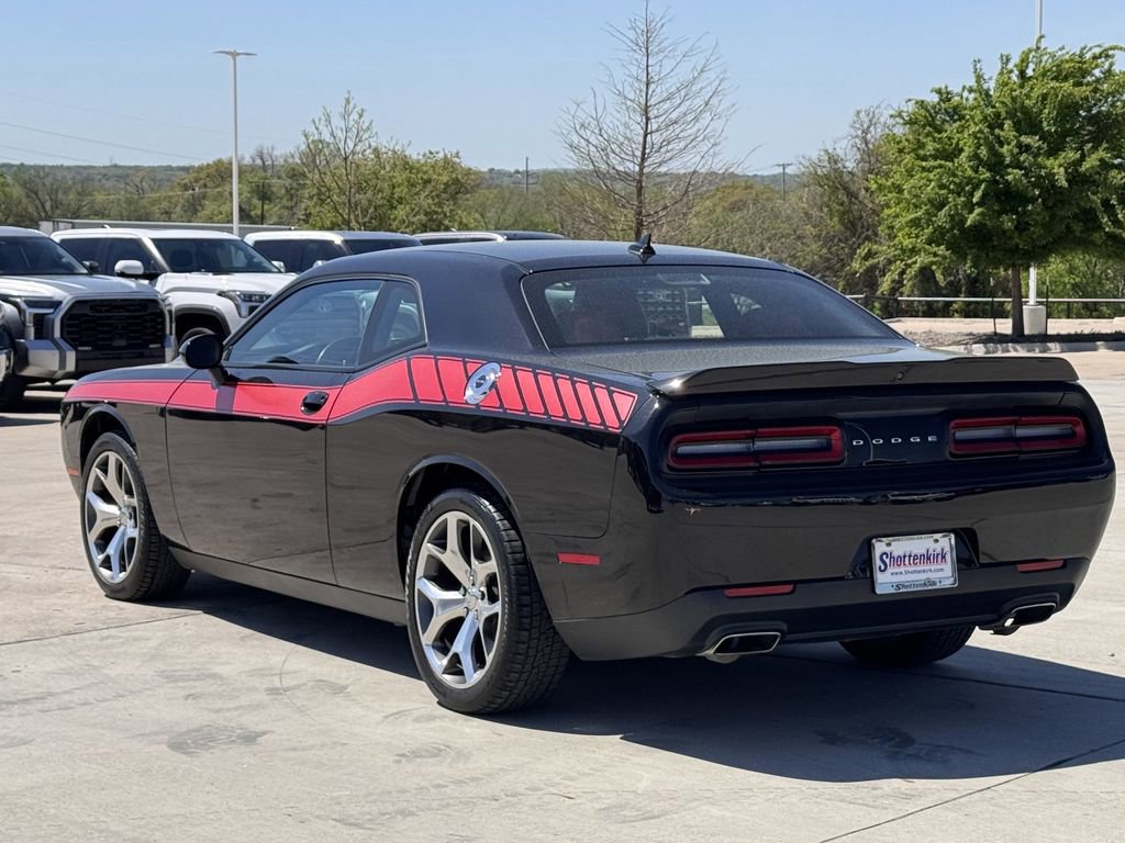 Used 2016 Dodge Challenger SXT Plus image 4