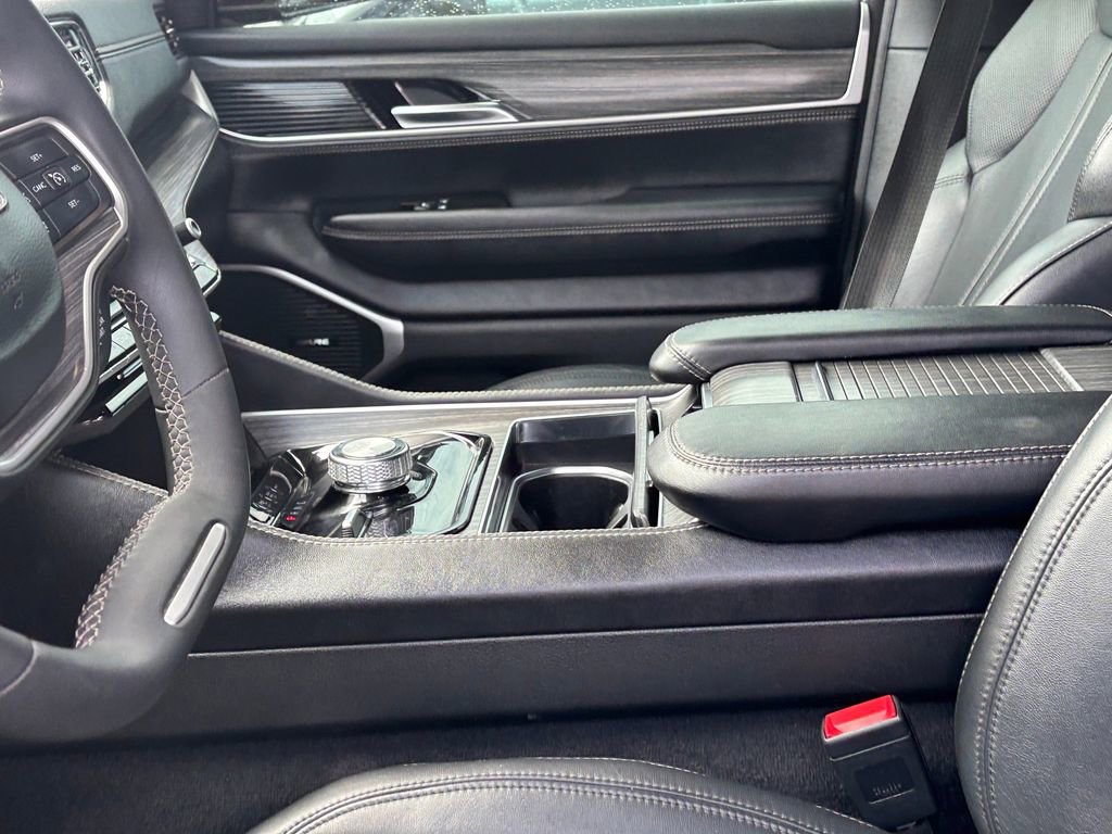 Used 2023 Jeep Wagoneer Series II AWD/4WD image 9
