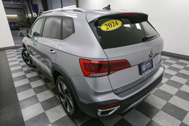 Certified 2024 Volkswagen Taos SE image 13