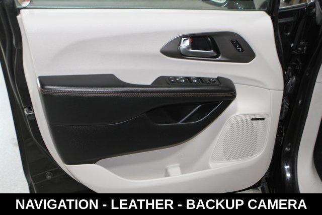 Used 2020 Chrysler Pacifica Touring-L Plus w/ Tire & Wheel Group FWD image 13
