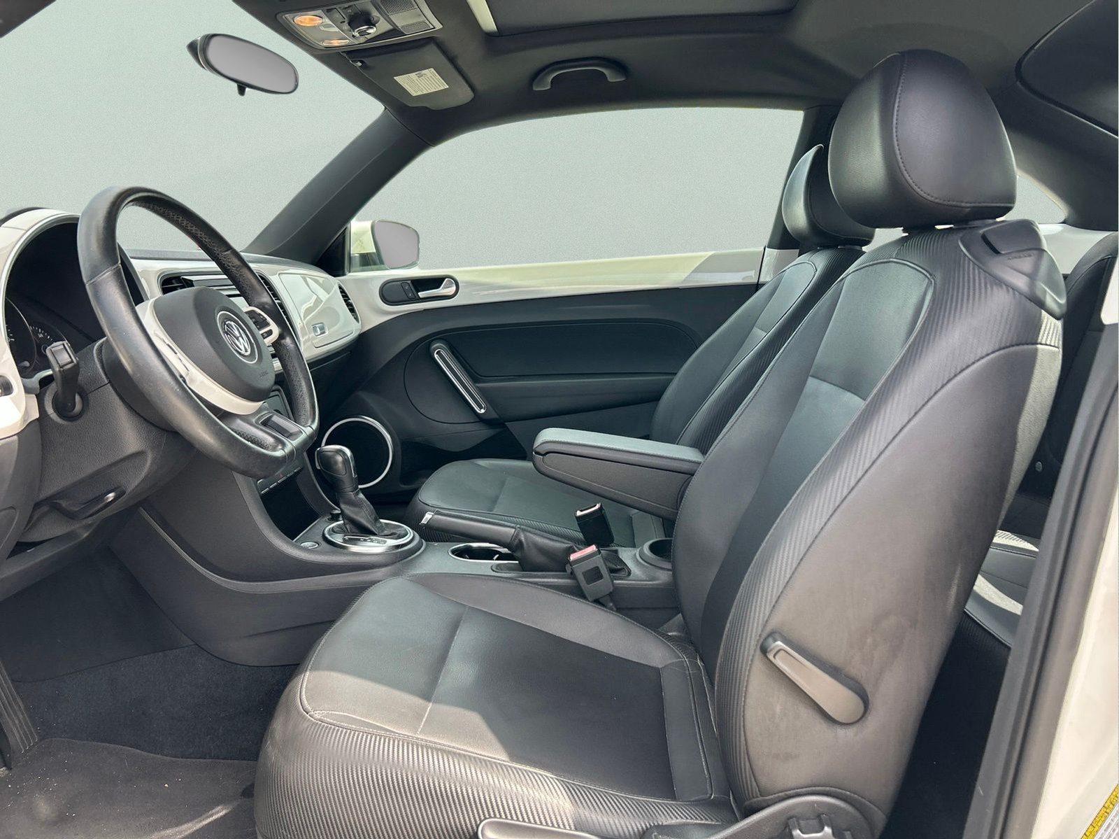 Used 2012 Volkswagen Beetle 2.5 FWD image 9