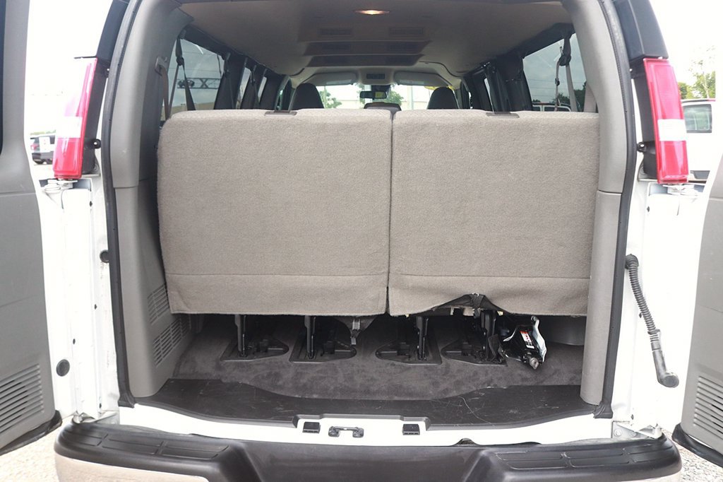 Used 2025 Chevrolet Express 3500 LT w/ LT Preferred Equipment Group RWD image 9