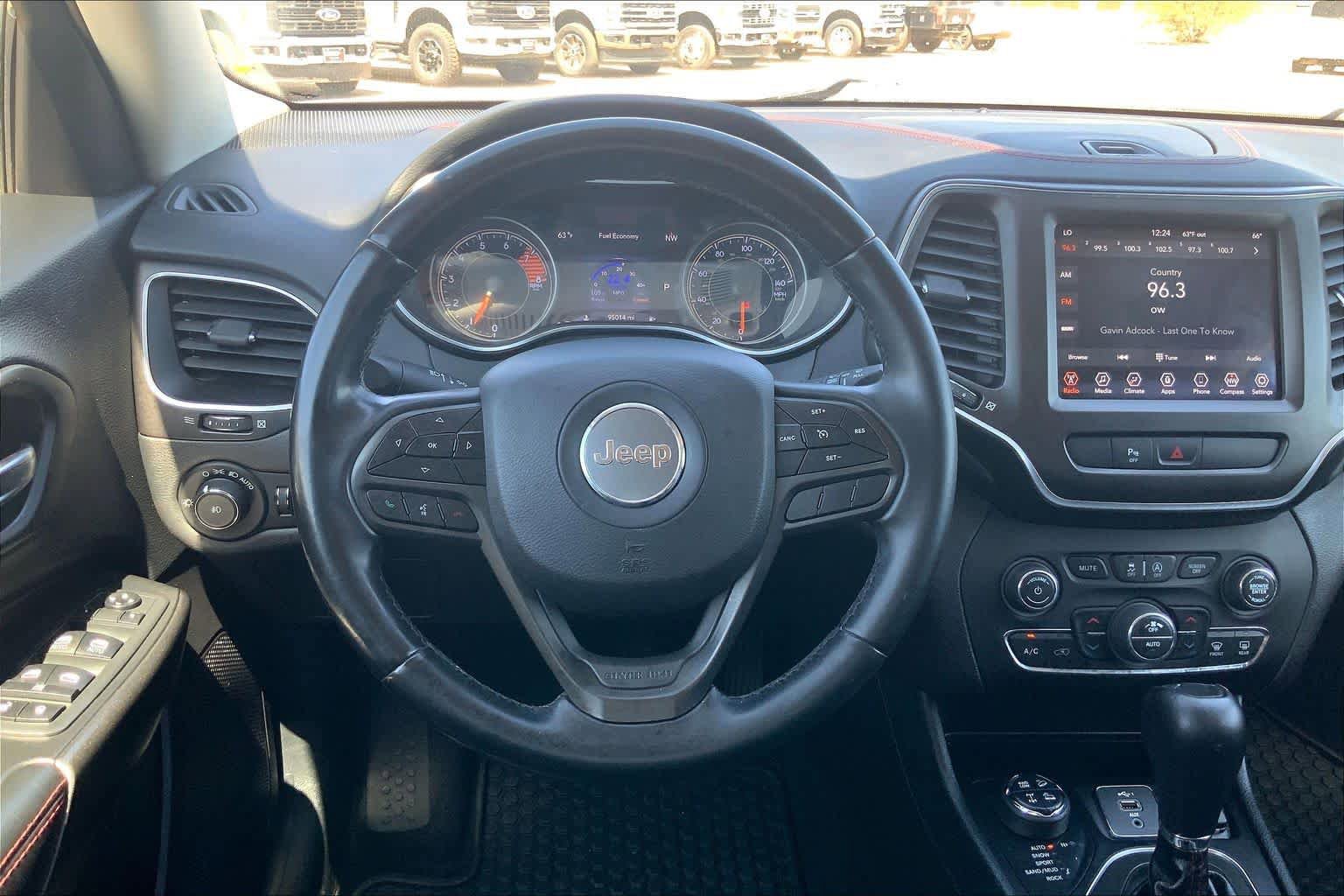 Used 2020 Jeep Cherokee Trailhawk AWD/4WD image 6