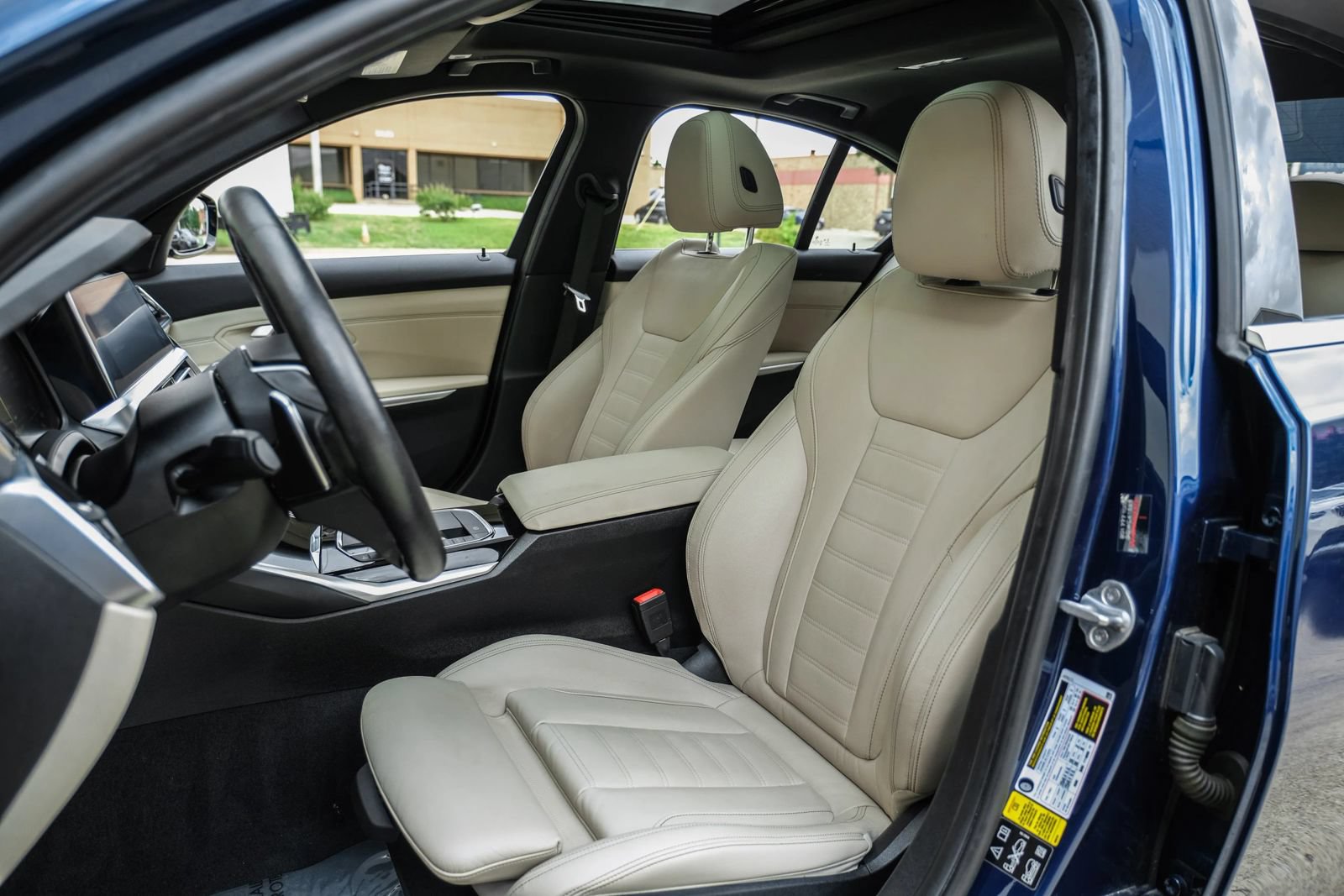 Used 2019 BMW 330i xDrive Sedan w/ Convenience Package AWD/4WD image 32