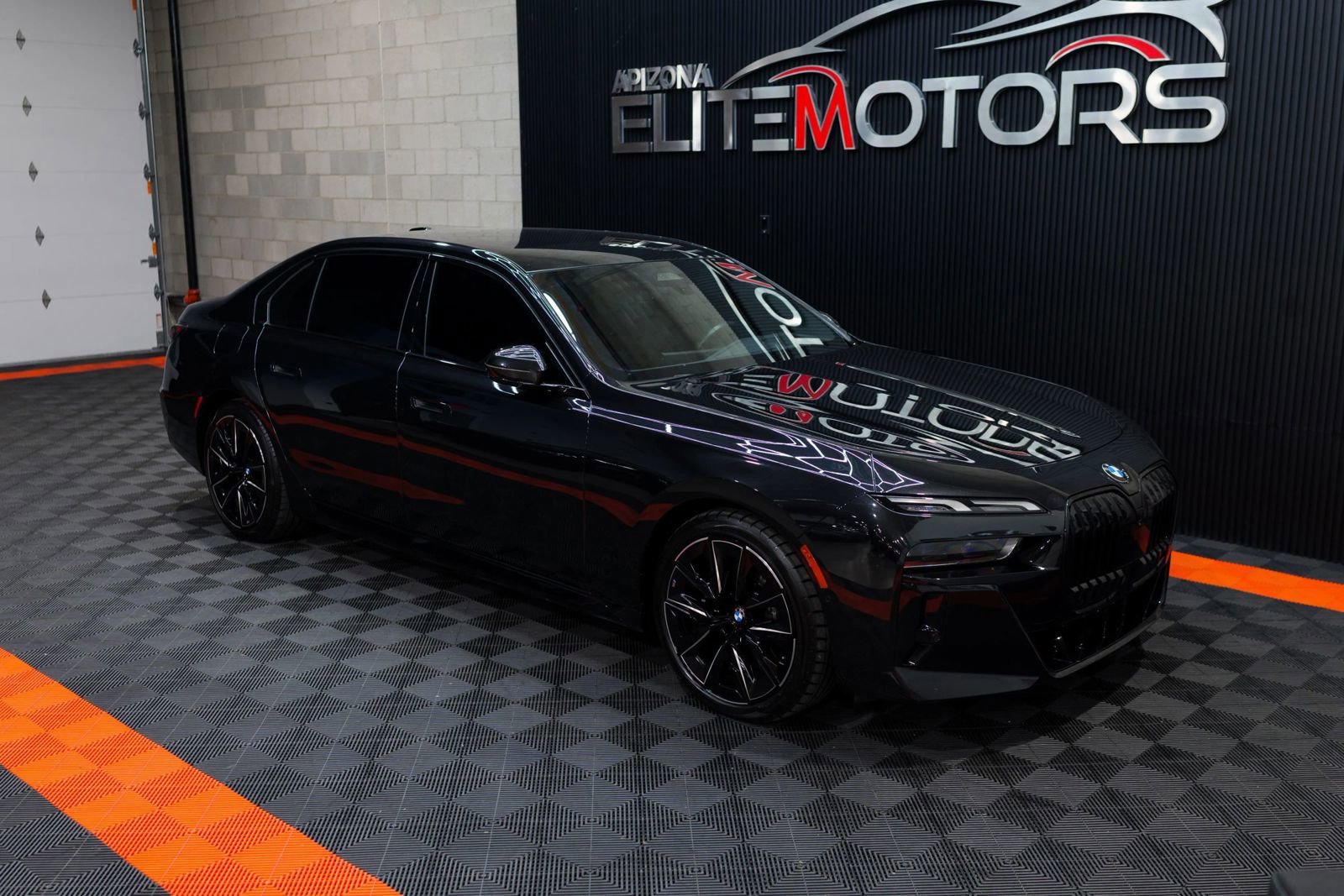 Used 2023 BMW 740i w/ Parking Assistance Package RWD image 12