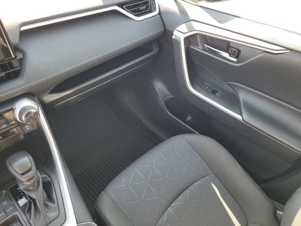 Used 2022 Toyota RAV4 XLE w/ Convenience Package FWD image 14