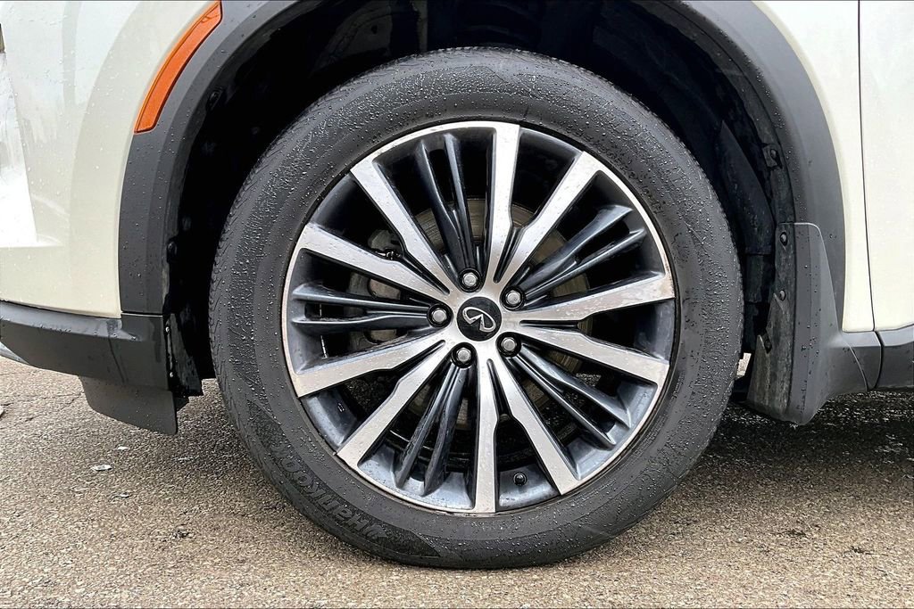 Certified 2025 INFINITI QX60 Sensory image 10