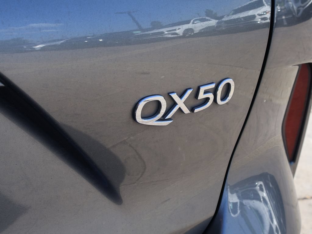 Used 2019 INFINITI QX50 Essential w/ Sensory Package AWD/4WD image 9
