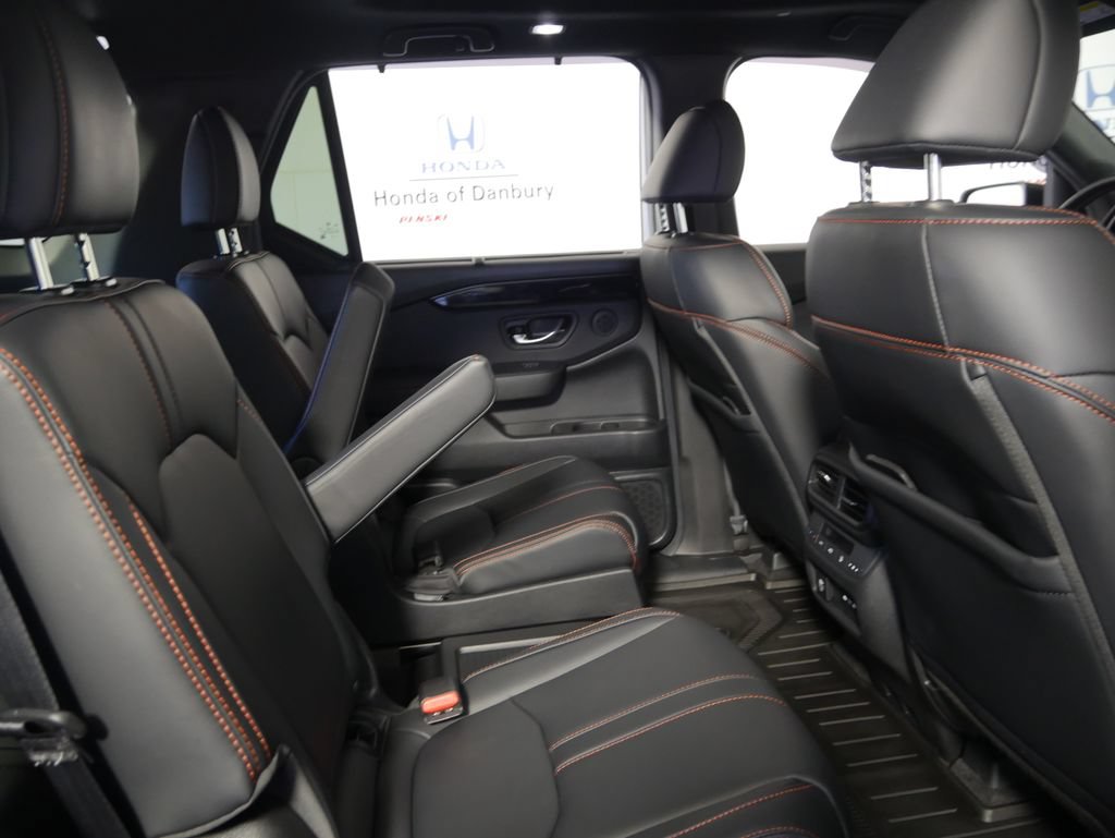 Certified 2025 Honda Pilot TrailSport image 8