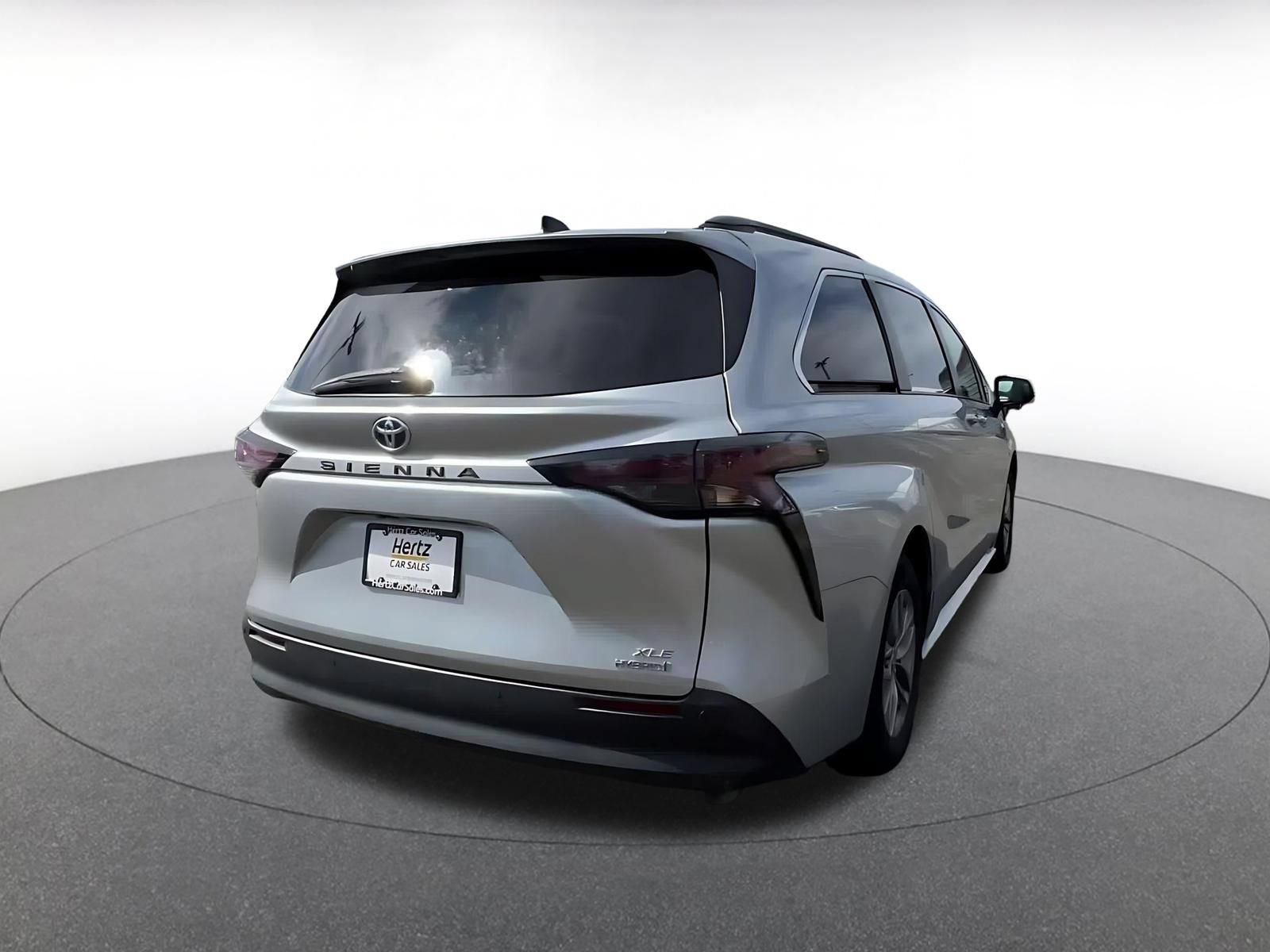 Used 2023 Toyota Sienna XLE FWD image 15