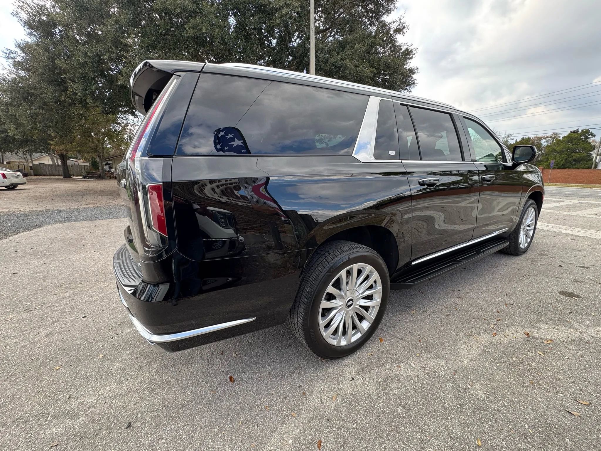Used 2022 Cadillac Escalade ESV Luxury image 6