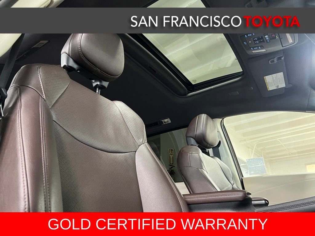 Certified 2022 Toyota Sienna Platinum image 23