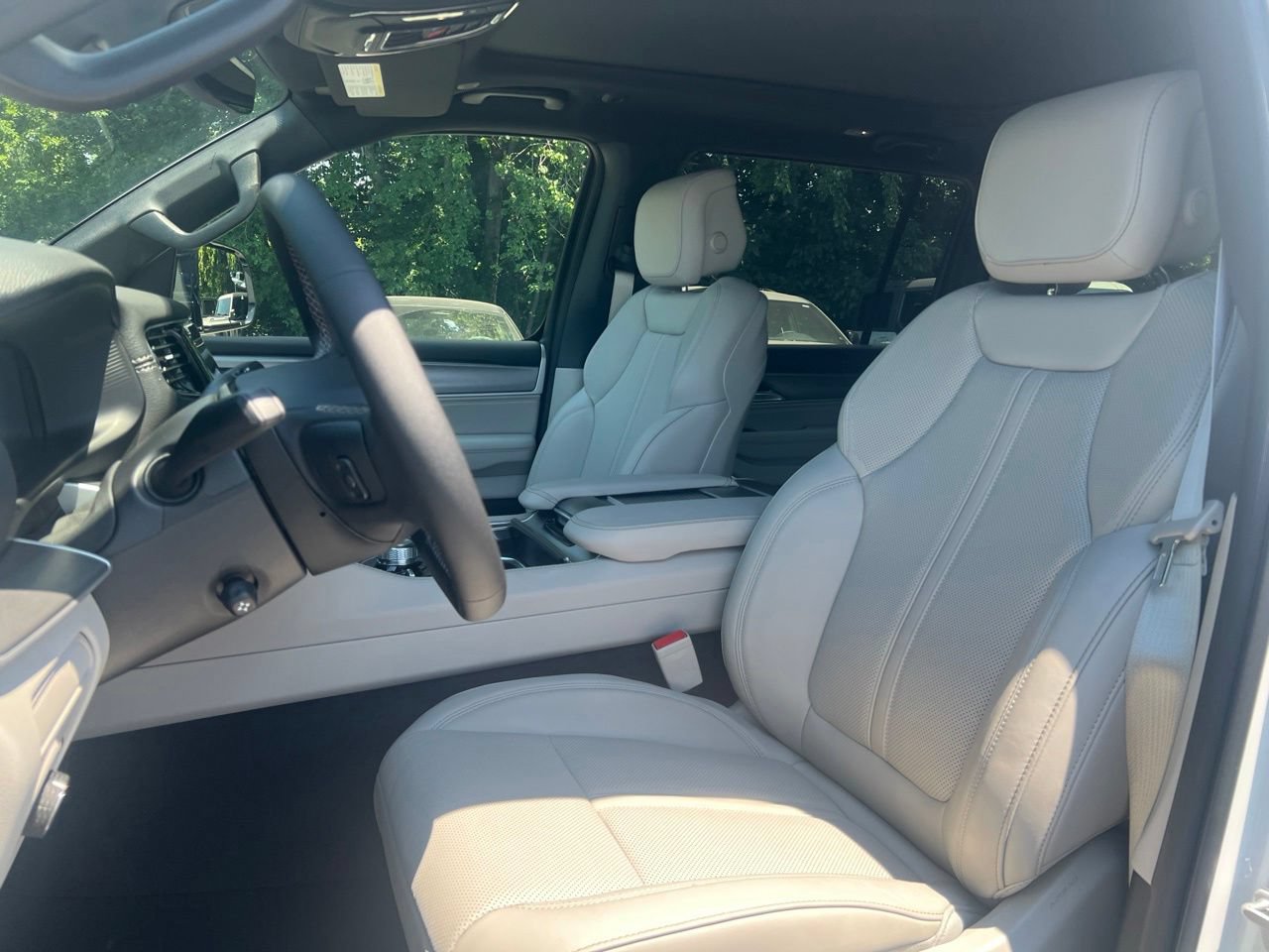 New 2026 Jeep Grand Wagoneer 4WD image 14