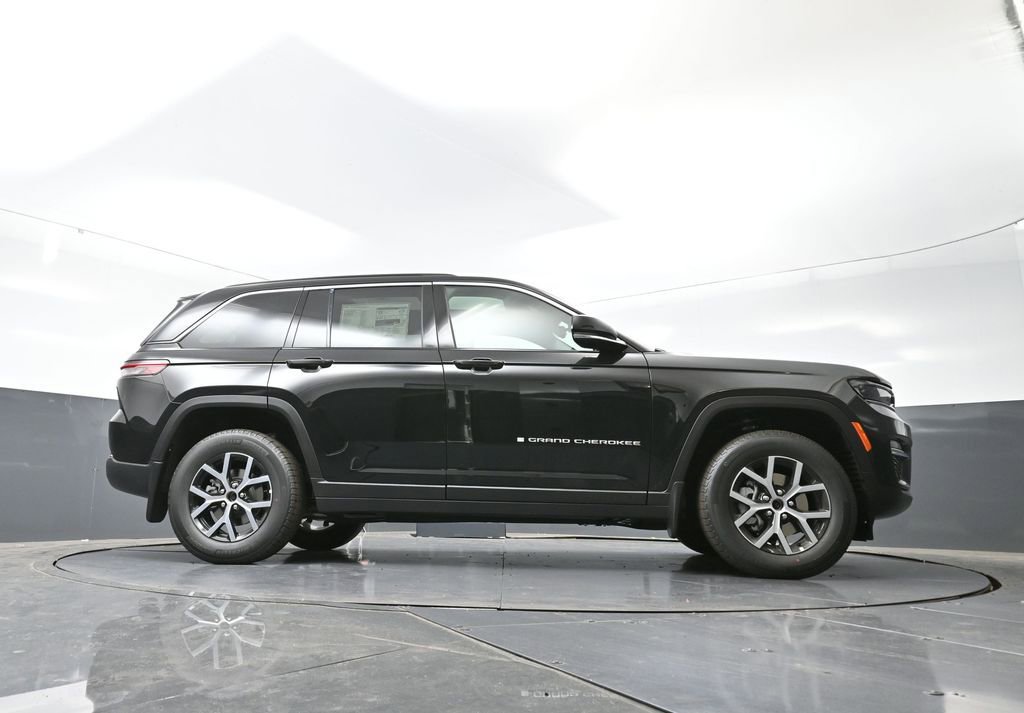 New 2025 Jeep Grand Cherokee Limited w/ Luxury Tech Group II image 35