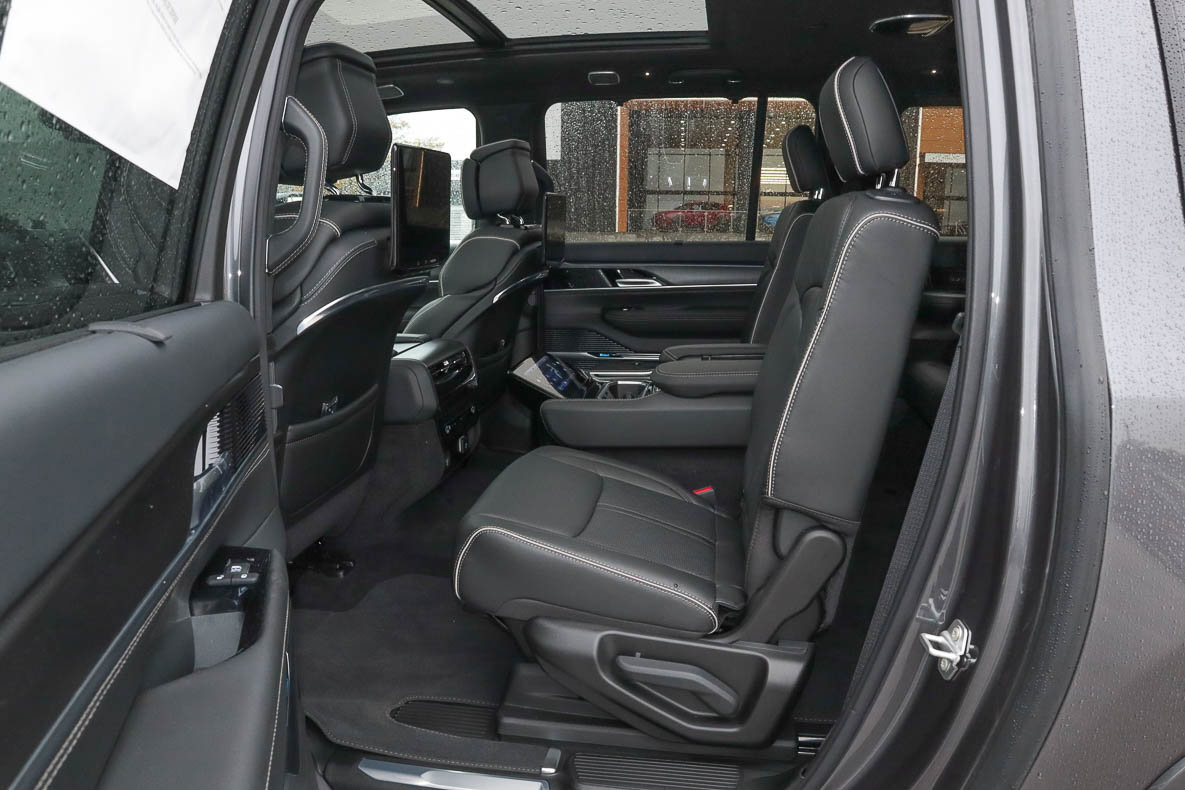 New 2024 Jeep Grand Wagoneer L Series II w/ Quick Order Packagew 28T image 17