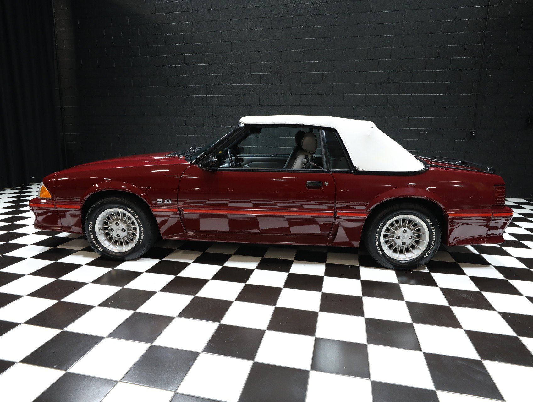 Used 1987 Ford Mustang GT RWD image 7
