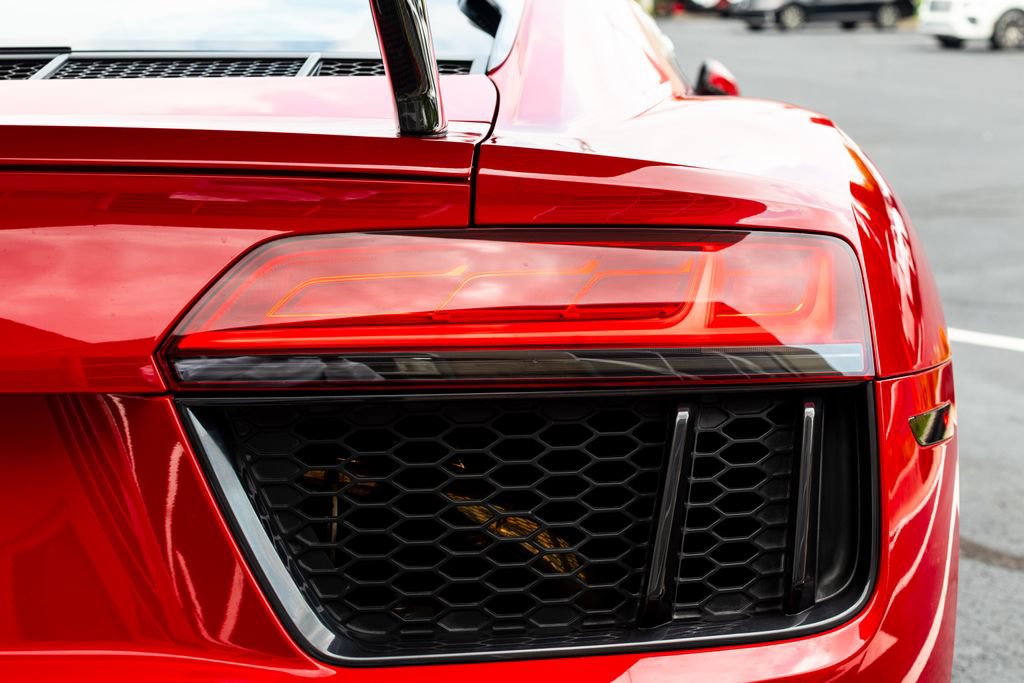 Used 2017 Audi R8 V10 w/ Carbon Exterior Package AWD/4WD image 15