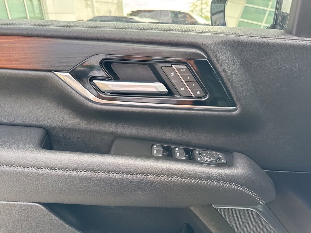 Used 2025 GMC Yukon Denali AWD/4WD image 11