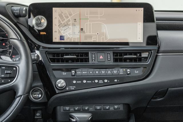 Used 2025 Lexus ES 300h w/ Luxury Package image 7