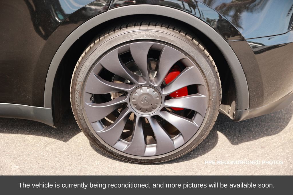 Used 2024 Tesla Model Y Performance image 10