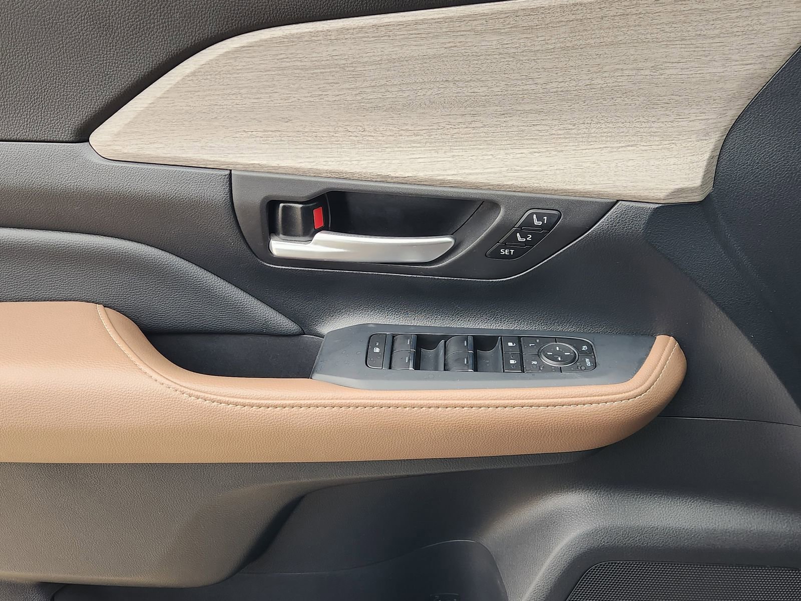 Used 2025 Toyota Grand Highlander AWD image 27