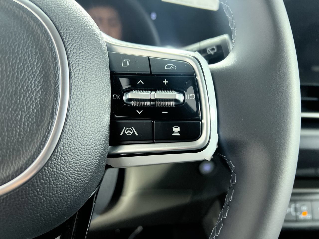 New 2027 Kia Carnival LX FWD image 19