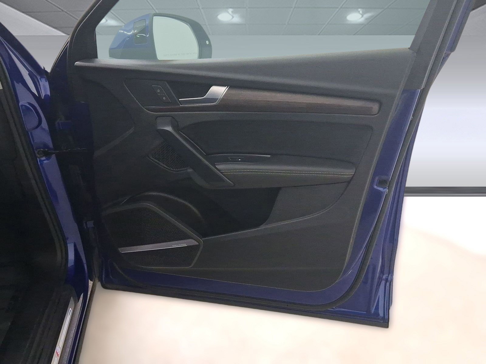 Used 2024 Audi Q5 e Premium Plus w/ Premium Plus Package image 33