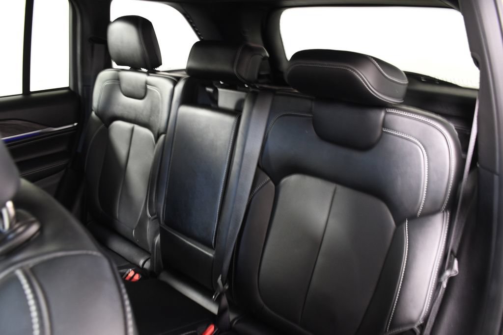 Used 2022 Jeep Grand Cherokee Overland AWD/4WD image 26