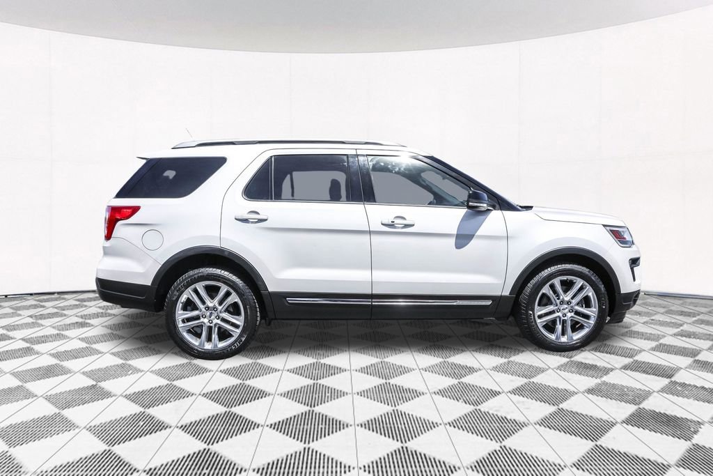 Used 2018 Ford Explorer XLT w/ Equipment Group 202A AWD/4WD image 15