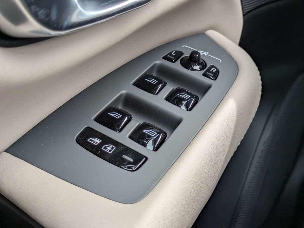 New 2026 Volvo XC90 B5 Core AWD/4WD image 28
