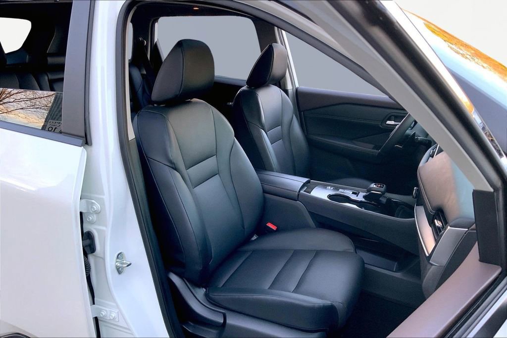 Used 2023 Nissan Rogue SV w/ SV Premium B Package image 20