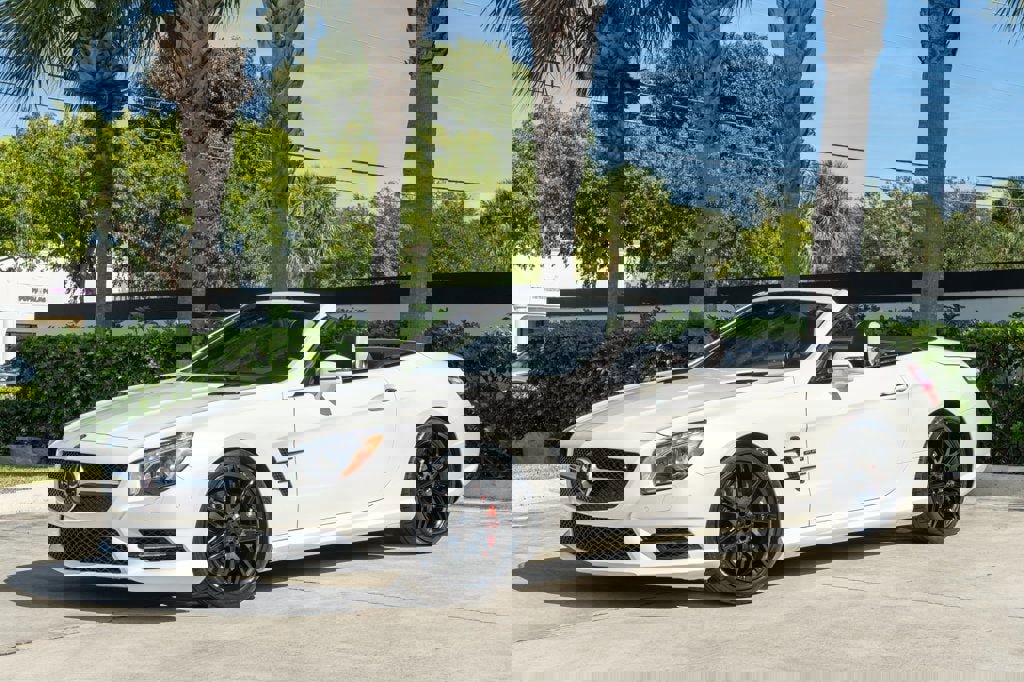 Used 2015 Mercedes-Benz SL 550 image 2