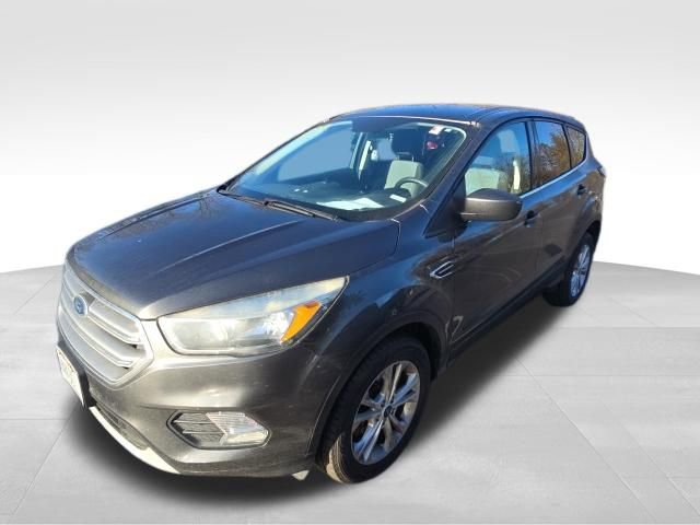 Used 2017 Ford Escape SE image 2
