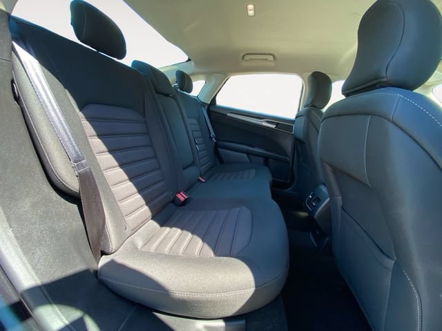 Used 2019 Ford Fusion SE FWD image 14