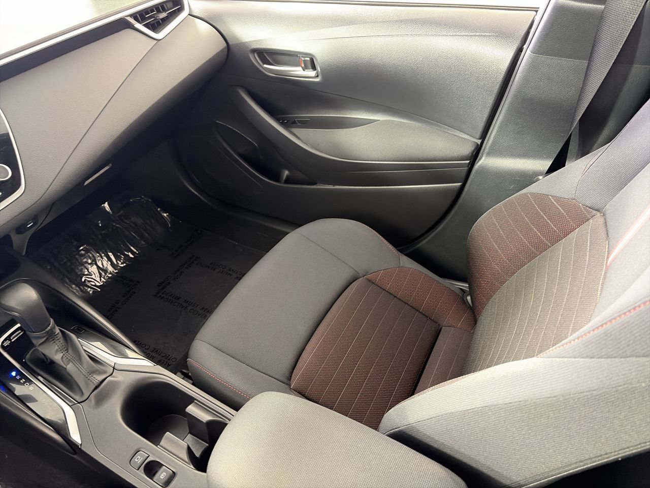 Used 2026 Toyota Corolla SE w/ Carpet Mat Package (TMS) FWD image 21