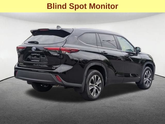Used 2024 Toyota Highlander XLE AWD/4WD image 5