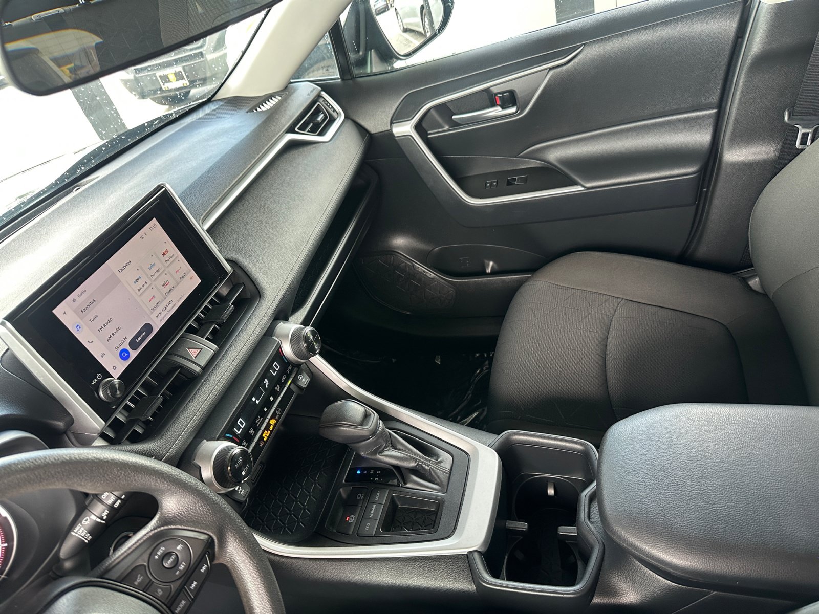 Used 2025 Toyota RAV4 XLE FWD image 23