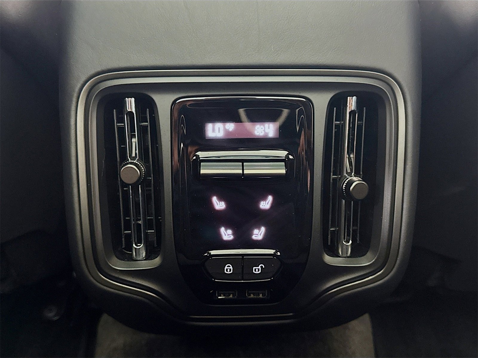 Used 2025 Aston Martin DBX 707 image 26