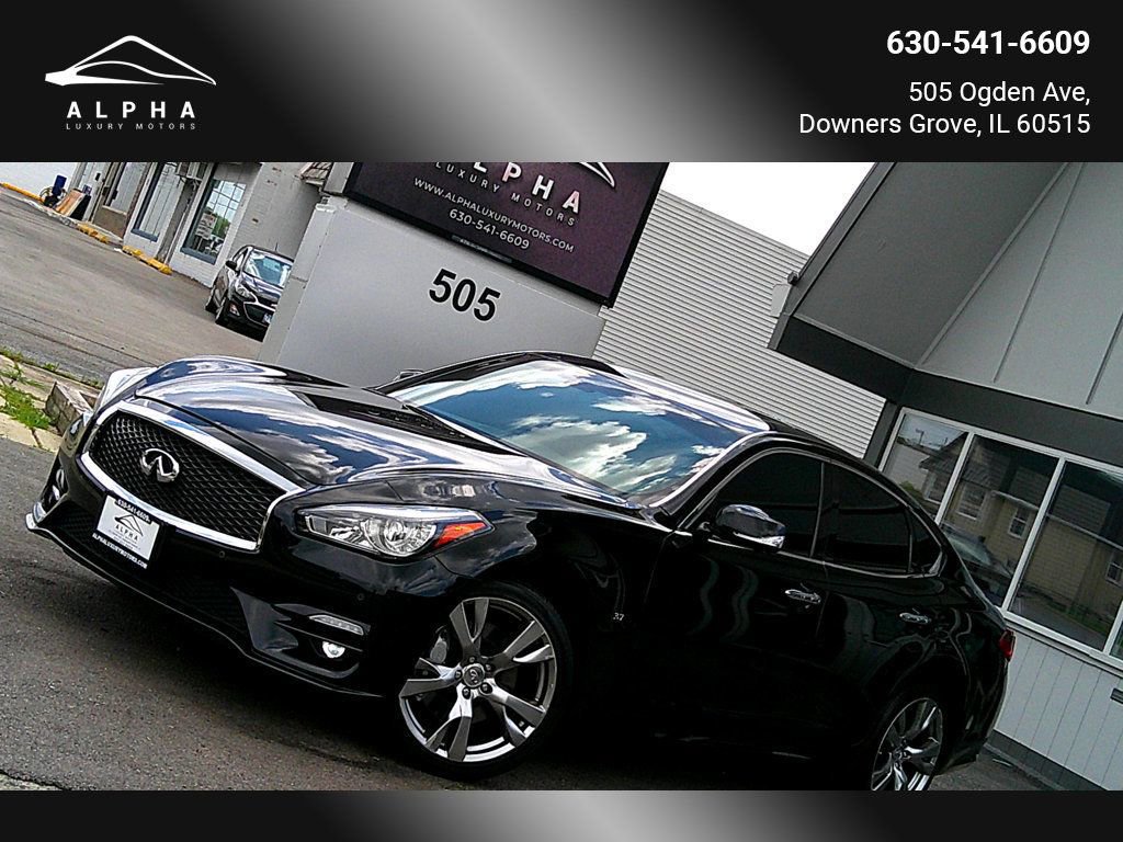 Used 2017 INFINITI Q70 3.7 image 1