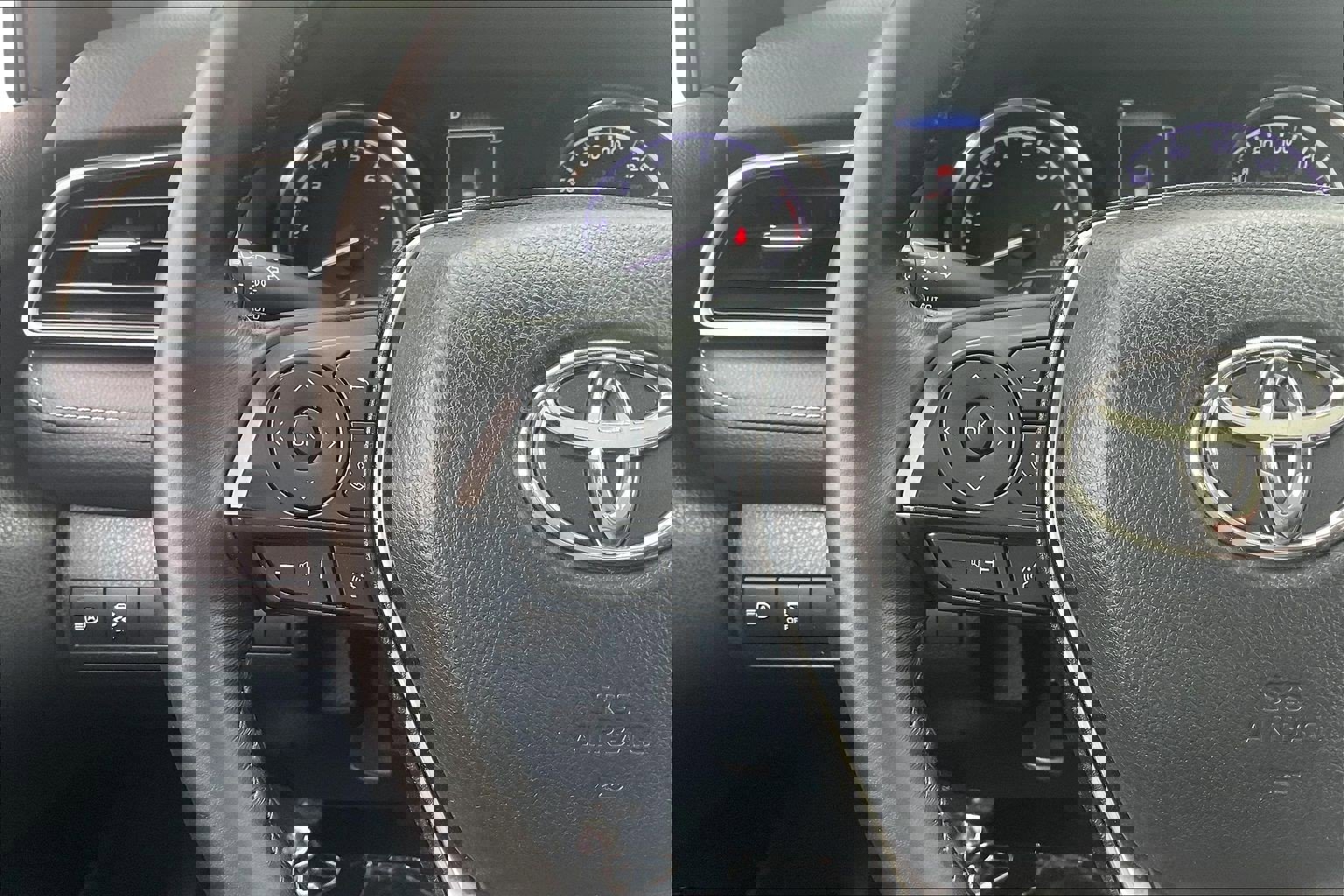 Used 2020 Toyota Camry SE image 23