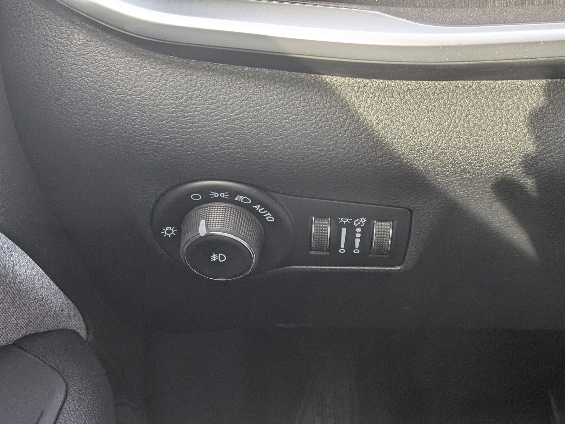 New 2026 Jeep Compass Latitude image 13