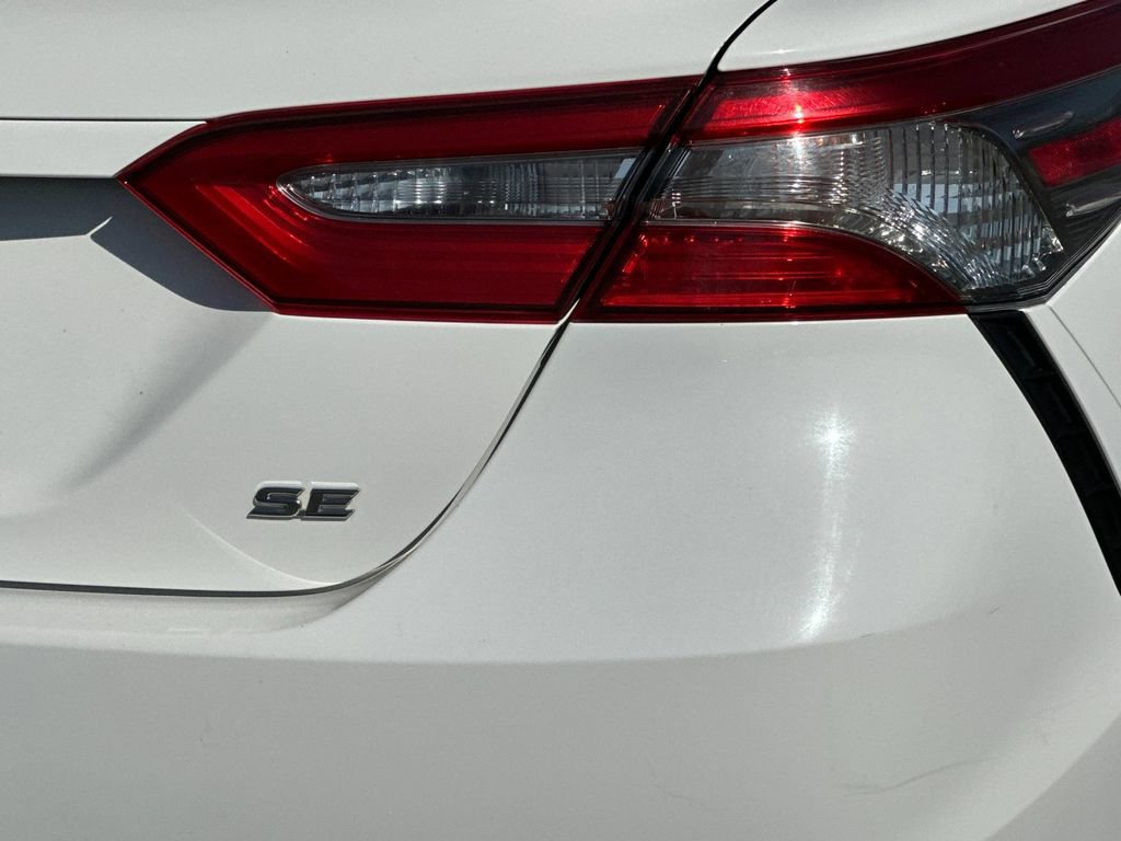 Used 2018 Toyota Camry SE FWD image 23