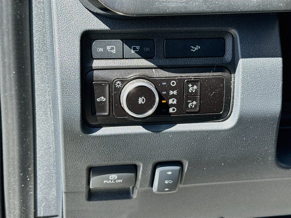 Used 2023 Ford F350 Lariat w/ Lariat Ultimate Package AWD/4WD image 10