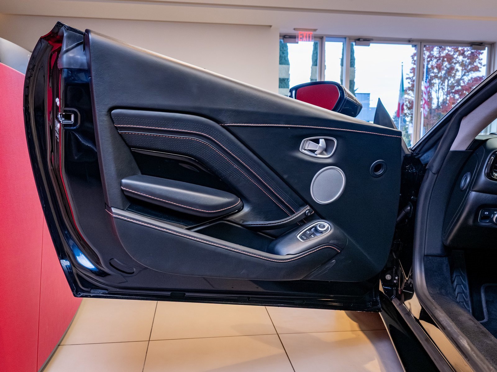 Used 2020 Aston Martin V8 Vantage Coupe image 8