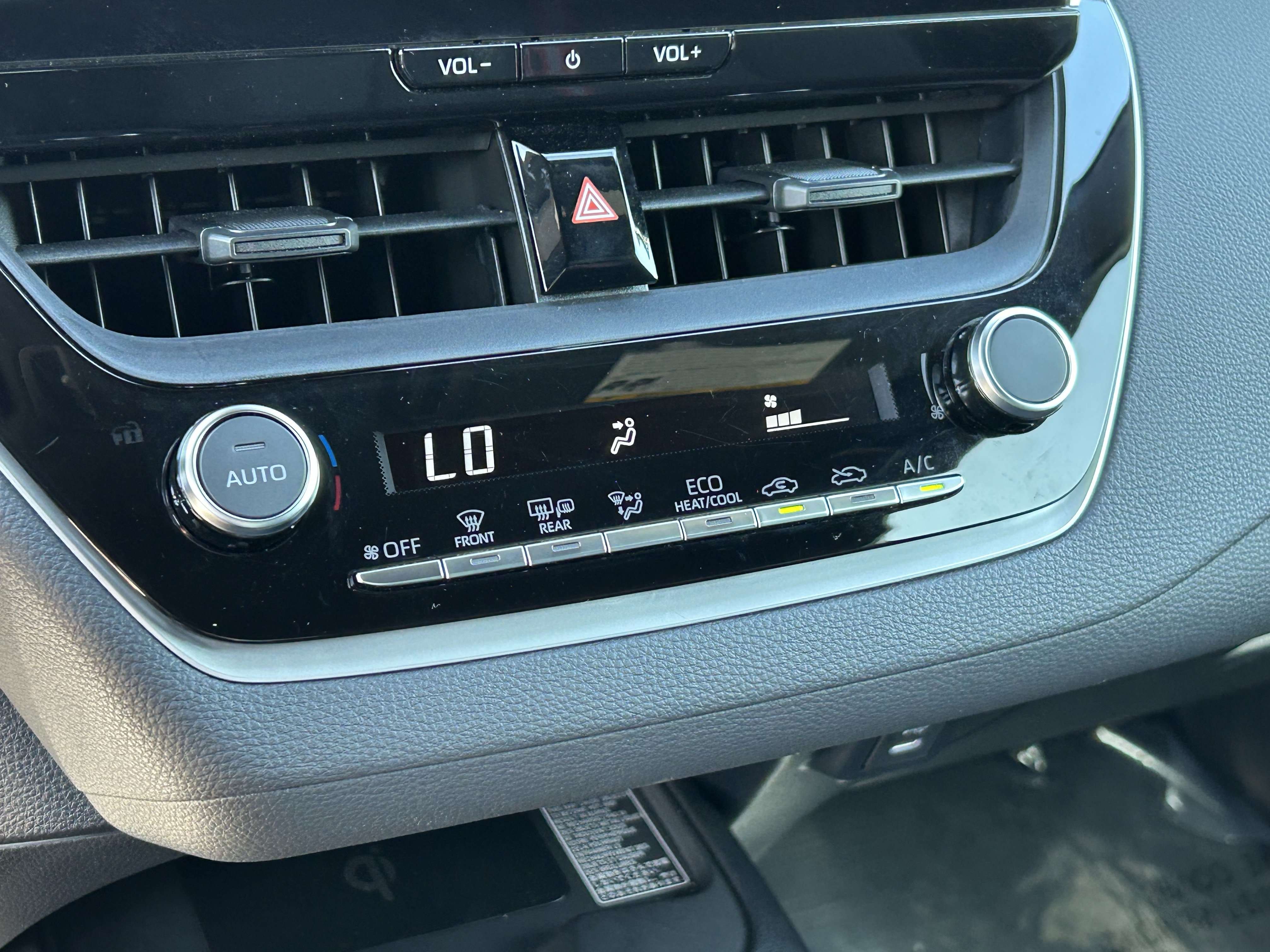 Certified 2026 Toyota Corolla SE w/ SE Package FWD image 20