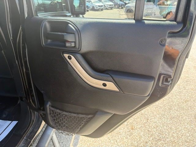Used 2016 Jeep Wrangler Unlimited Sahara AWD/4WD image 16