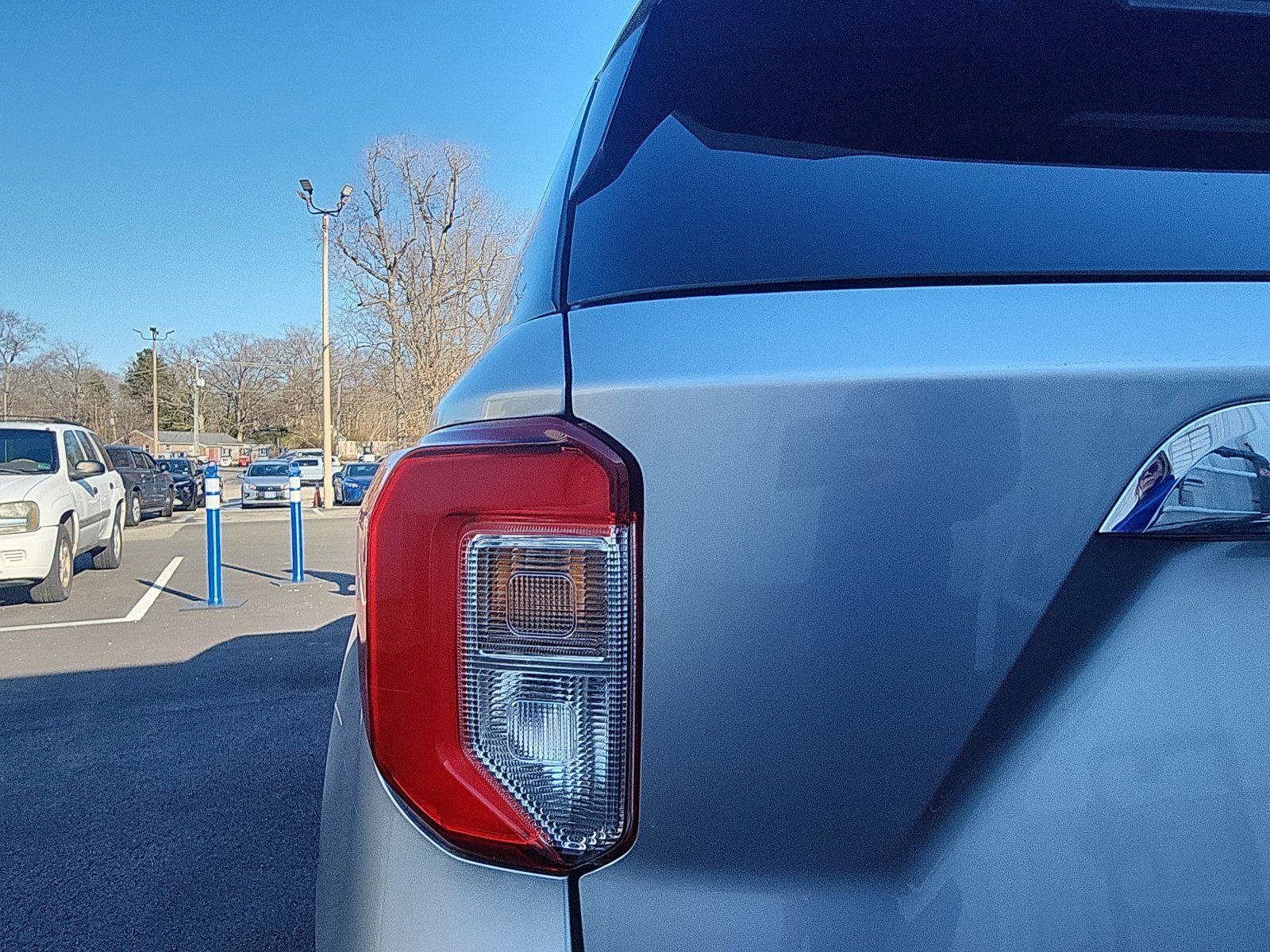 Used 2021 Ford Explorer Limited w/ Equipment Group 301A image 13