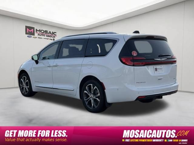 Used 2025 Chrysler Pacifica Pinnacle w/ Trailer Tow Group AWD/4WD image 5