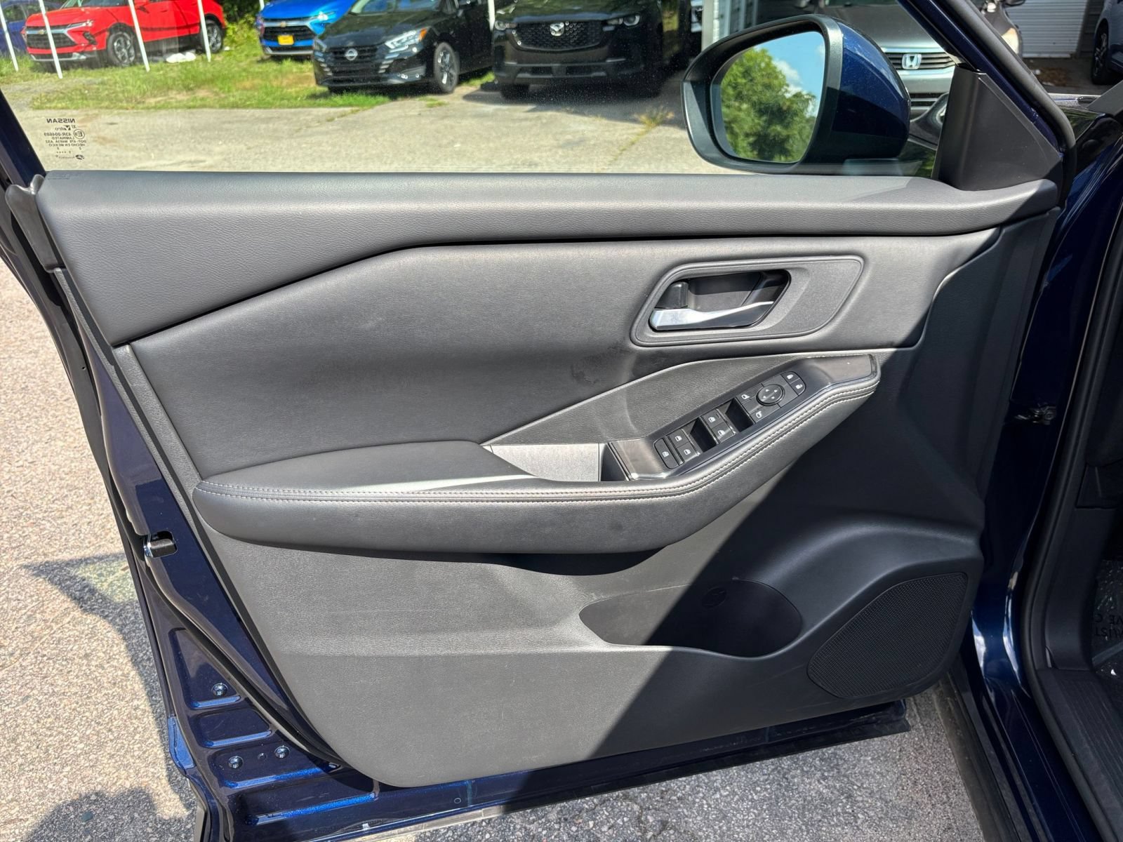 Used 2026 Nissan Rogue SV FWD image 18